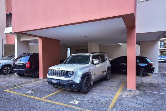 Vagas de Garagem de apartamento para alugar com 3 quartos, 145m² em Jardim Caboré, São Paulo