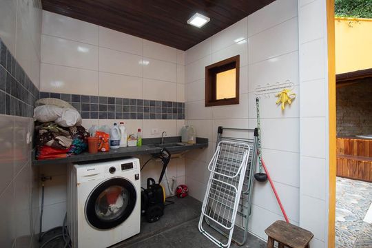 Área de Serviço de casa de condomínio para alugar com 4 quartos, 588m² em Vila Albertina, São Paulo