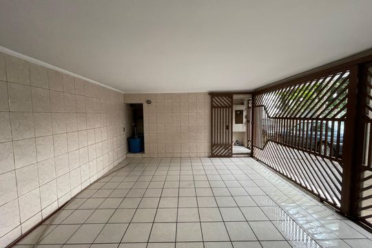Garagem de casa à venda com 4 quartos, 218m² em Conjunto Residencial Butanta, São Paulo