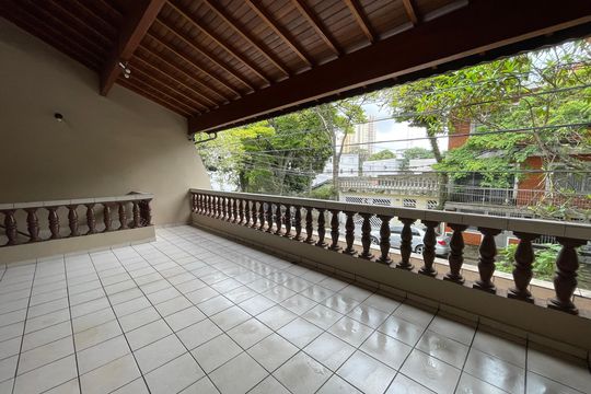 Varanda de casa à venda com 4 quartos, 218m² em Conjunto Residencial Butanta, São Paulo