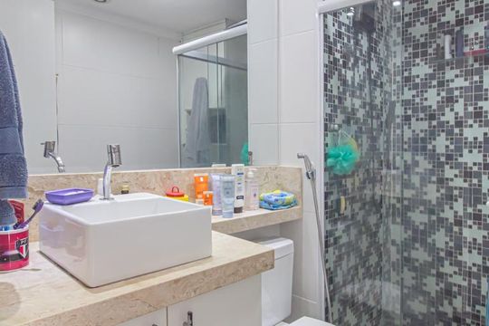 Banheiro  de apartamento à venda com 1 quarto, 33m² em Jardim Santa Teresinha, São Paulo