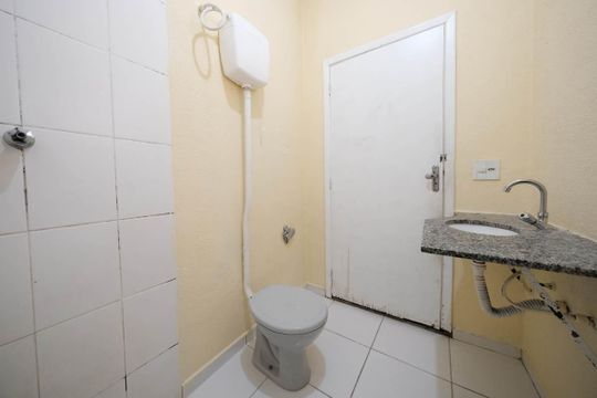 Banheiro de casa para alugar com 1 quarto, 100m² em Jardim Fernandes, São Paulo