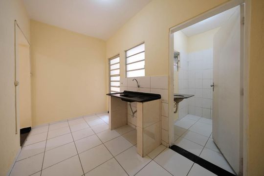 Cozinha de casa para alugar com 1 quarto, 100m² em Jardim Fernandes, São Paulo