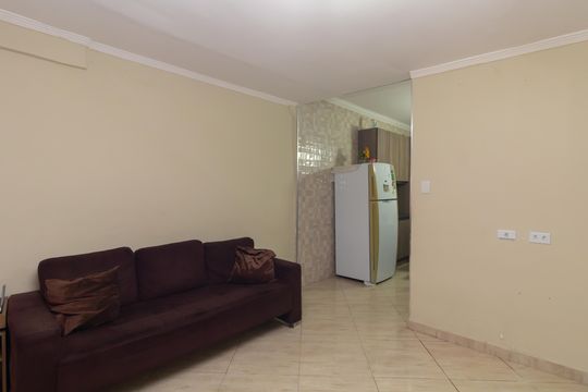 Sala de casa para alugar com 1 quarto, 60m² em Jardim Robru, São Paulo