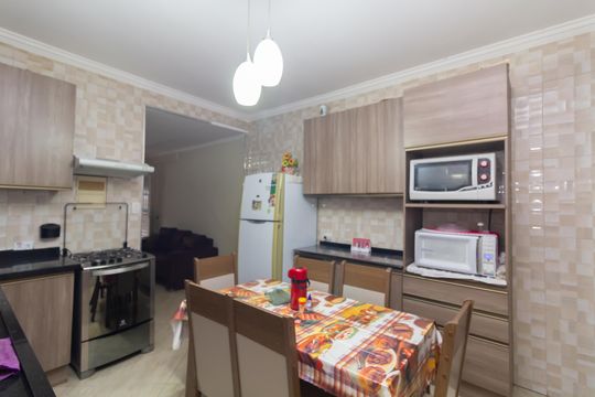 Cozinha de casa para alugar com 1 quarto, 60m² em Jardim Robru, São Paulo