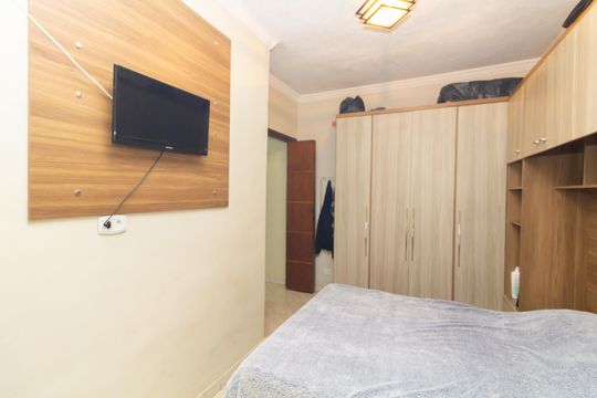 Quarto de casa para alugar com 1 quarto, 60m² em Jardim Robru, São Paulo