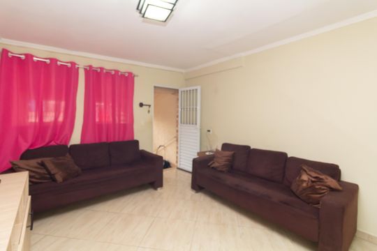 Sala de casa para alugar com 1 quarto, 60m² em Jardim Robru, São Paulo