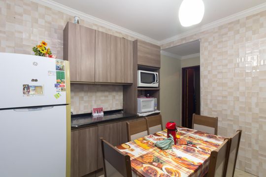 Cozinha de casa para alugar com 1 quarto, 60m² em Jardim Robru, São Paulo