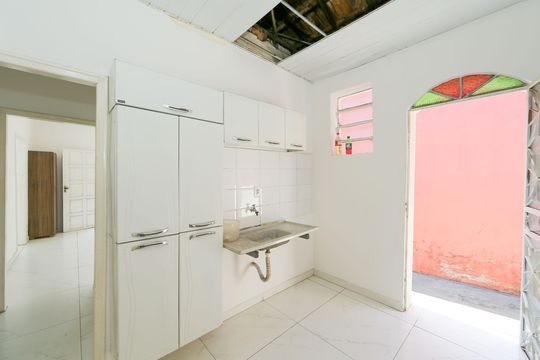 COZINHA de casa para alugar com 2 quartos, 130m² em Carlos Prates, Belo Horizonte
