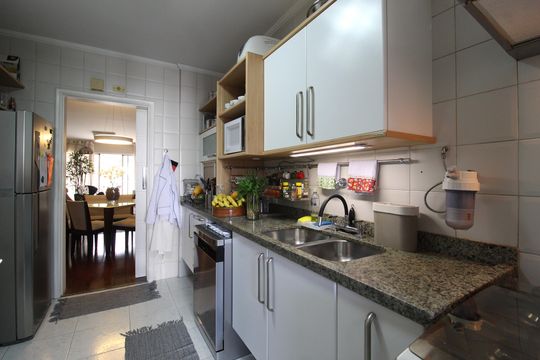 Cozinha de apartamento à venda com 3 quartos, 120m² em Itaim Bibi, São Paulo