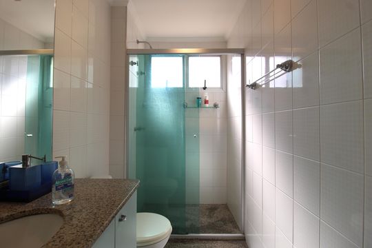 Banheiro Social de apartamento à venda com 3 quartos, 120m² em Itaim Bibi, São Paulo