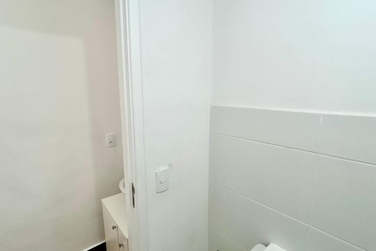 Banheiro 1 de apartamento para alugar com 2 quartos, 55m² em Vila das Bandeiras, Guarulhos
