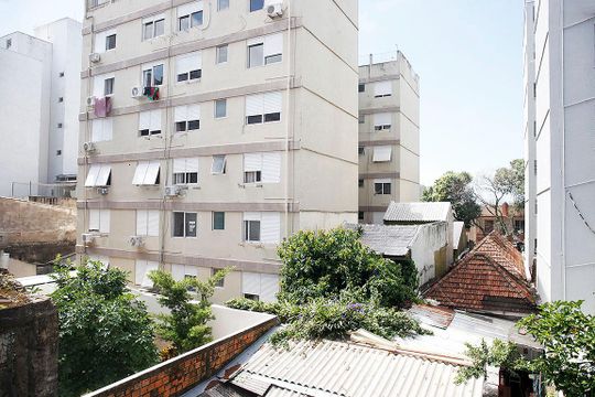 Cozinha + Área de Serviço Vista de apartamento à venda com 1 quarto, 50m² em Centro Histórico, Porto Alegre
