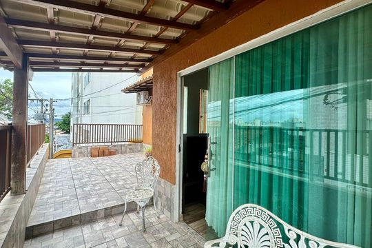 Varanda  de casa à venda com 3 quartos, 236m² em Sagrada Família, Belo Horizonte