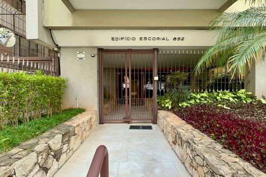 Entrada de apartamento à venda com 3 quartos, 200m² em Jardim Paulista, São Paulo