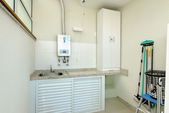 Área de Serviço de apartamento para alugar com 2 quartos, 120m² em Canasvieiras, Florianópolis