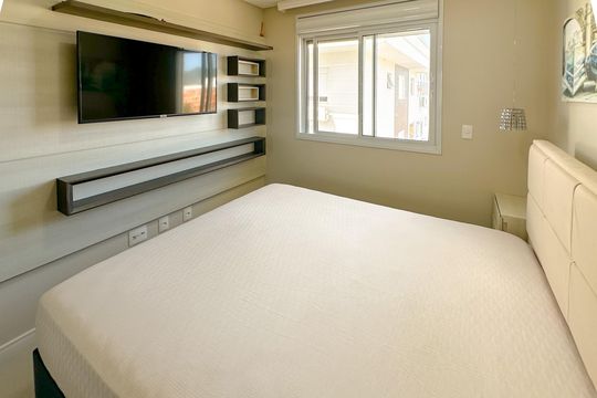 Suíte de apartamento para alugar com 2 quartos, 120m² em Canasvieiras, Florianópolis