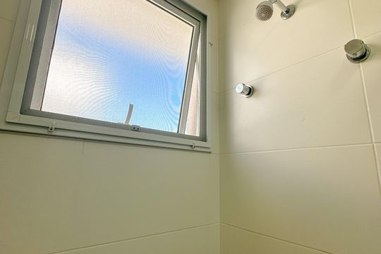 Banheiro da Suíte de apartamento para alugar com 2 quartos, 120m² em Canasvieiras, Florianópolis
