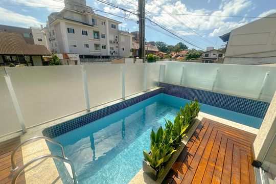 Área comum - Piscina de apartamento para alugar com 2 quartos, 120m² em Canasvieiras, Florianópolis
