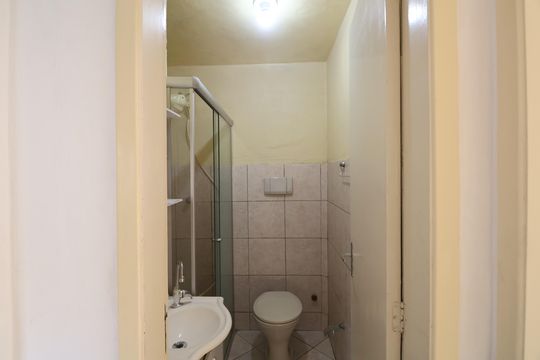 Banheiro de apartamento à venda com 2 quartos, 51m² em Centro, Canoas