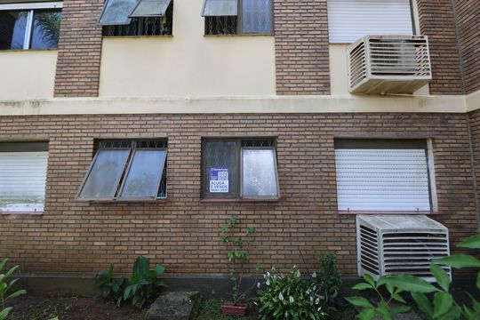 Placa de apartamento à venda com 2 quartos, 51m² em Centro, Canoas