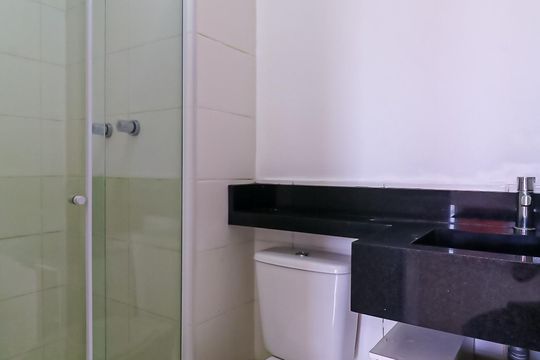 Banheiro da Suíte de apartamento para alugar com 2 quartos, 50m² em Del Castilho, Rio de Janeiro