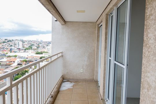 Sacada de apartamento para alugar com 2 quartos, 61m² em Km 18, Osasco