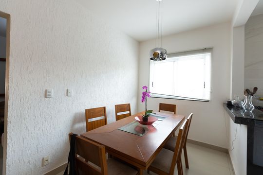 Casa para alugar com 3 quartos, 150m² em Vila Paris, Contagem