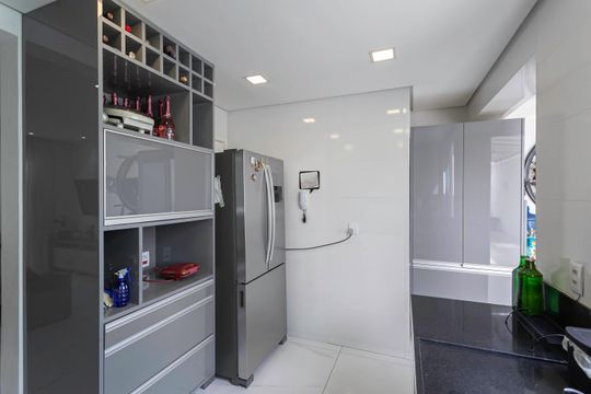 Cozinha de apartamento à venda com 3 quartos, 170m² em Planalto, Belo Horizonte