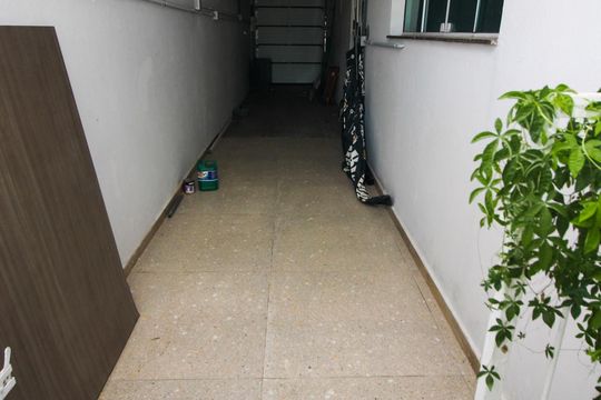 Garagem de casa à venda com 3 quartos, 190m² em Guarujá, Porto Alegre