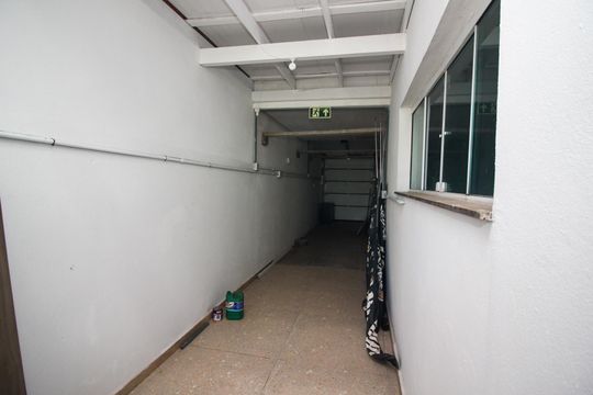 Garagem de casa à venda com 3 quartos, 190m² em Guarujá, Porto Alegre
