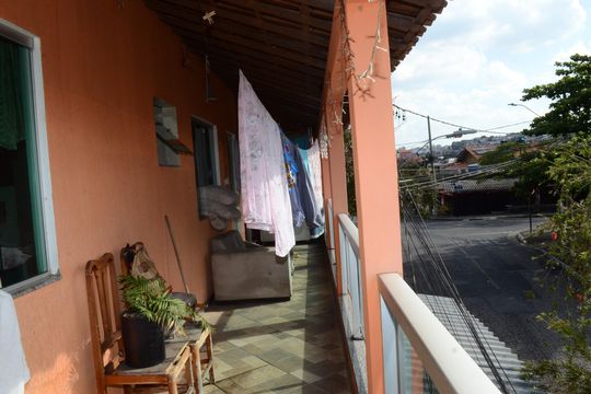 Varanda de casa à venda com 2 quartos, 250m² em Goiânia, Belo Horizonte