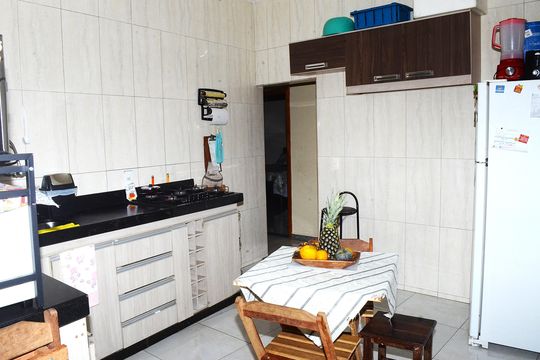 Cozinha de casa à venda com 2 quartos, 250m² em Goiânia, Belo Horizonte