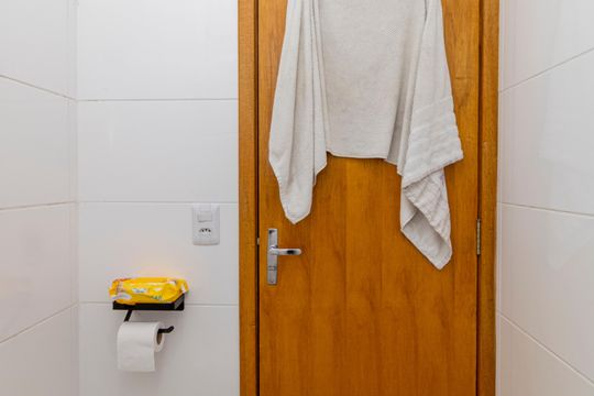 Banheiro de apartamento à venda com 1 quarto, 38m² em Vila Mazzei, São Paulo