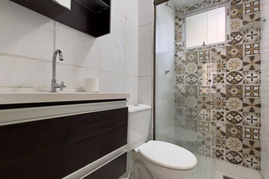 Banheiro de apartamento para alugar com 2 quartos, 47m² em Água Chata, Guarulhos