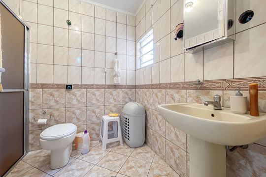 Banheiro 3 de casa para alugar com 4 quartos, 280m² em Veloso, Osasco