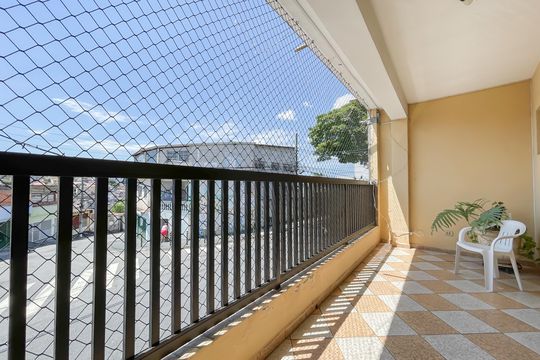 Sacada de casa para alugar com 4 quartos, 280m² em Veloso, Osasco