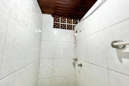 Banheiro de casa para alugar com 1 quarto, 70m² em Jardim Paraíso, São Paulo