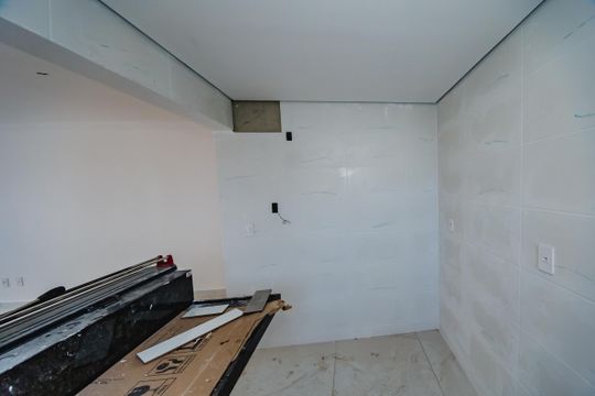 Cozinha de apartamento à venda com 2 quartos, 55m² em Serrano, Belo Horizonte