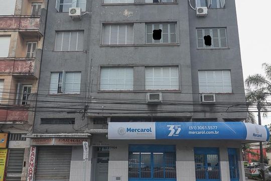 Fachada de apartamento à venda com 2 quartos, 69m² em Floresta, Porto Alegre