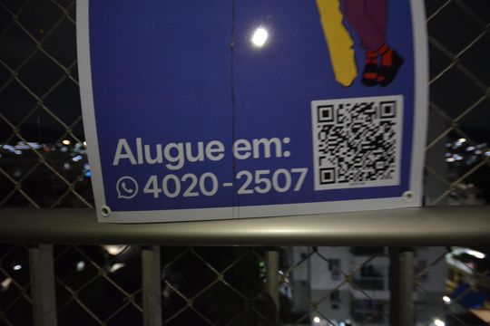 Placa instalada de apartamento para alugar com 2 quartos, 64m² em Praça Seca, Rio de Janeiro