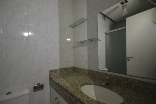 Banheiro Social de apartamento para alugar com 2 quartos, 64m² em Praça Seca, Rio de Janeiro