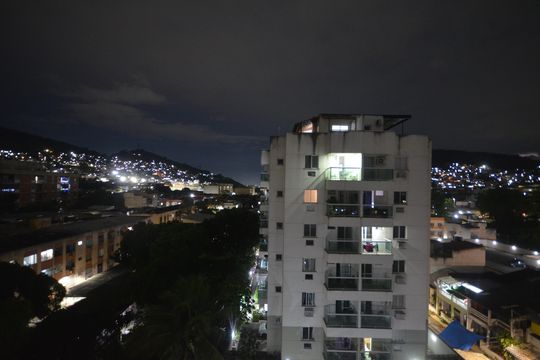 Vista da Quarto 1 Suite de apartamento para alugar com 2 quartos, 64m² em Praça Seca, Rio de Janeiro