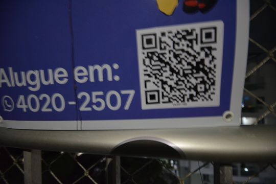 Placa instalada de apartamento para alugar com 2 quartos, 64m² em Praça Seca, Rio de Janeiro