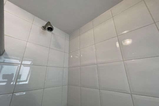 Banheiro de serviço de apartamento à venda com 3 quartos, 74m² em Jardim Peri Peri, São Paulo