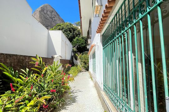 Quintal de casa à venda com 3 quartos, 643m² em Grajaú, Rio de Janeiro