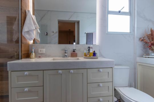 Banheiro de apartamento à venda com 4 quartos, 98m² em Grajaú, Belo Horizonte