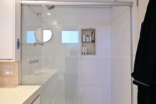 Banheiro da Suíte  3 de apartamento à venda com 3 quartos, 182m² em Real Parque, São Paulo