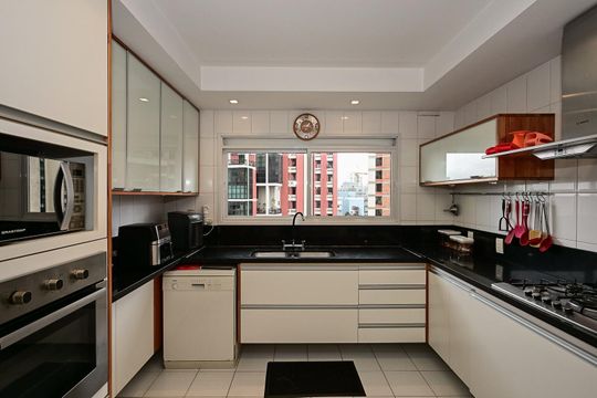 Cozinha de apartamento à venda com 3 quartos, 182m² em Real Parque, São Paulo