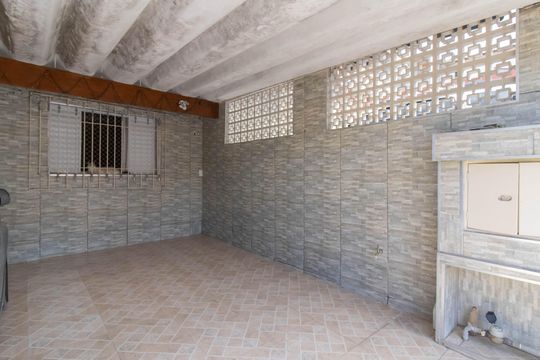 Garagem  de casa à venda com 3 quartos, 125m² em Jardim Santa Mena, Guarulhos